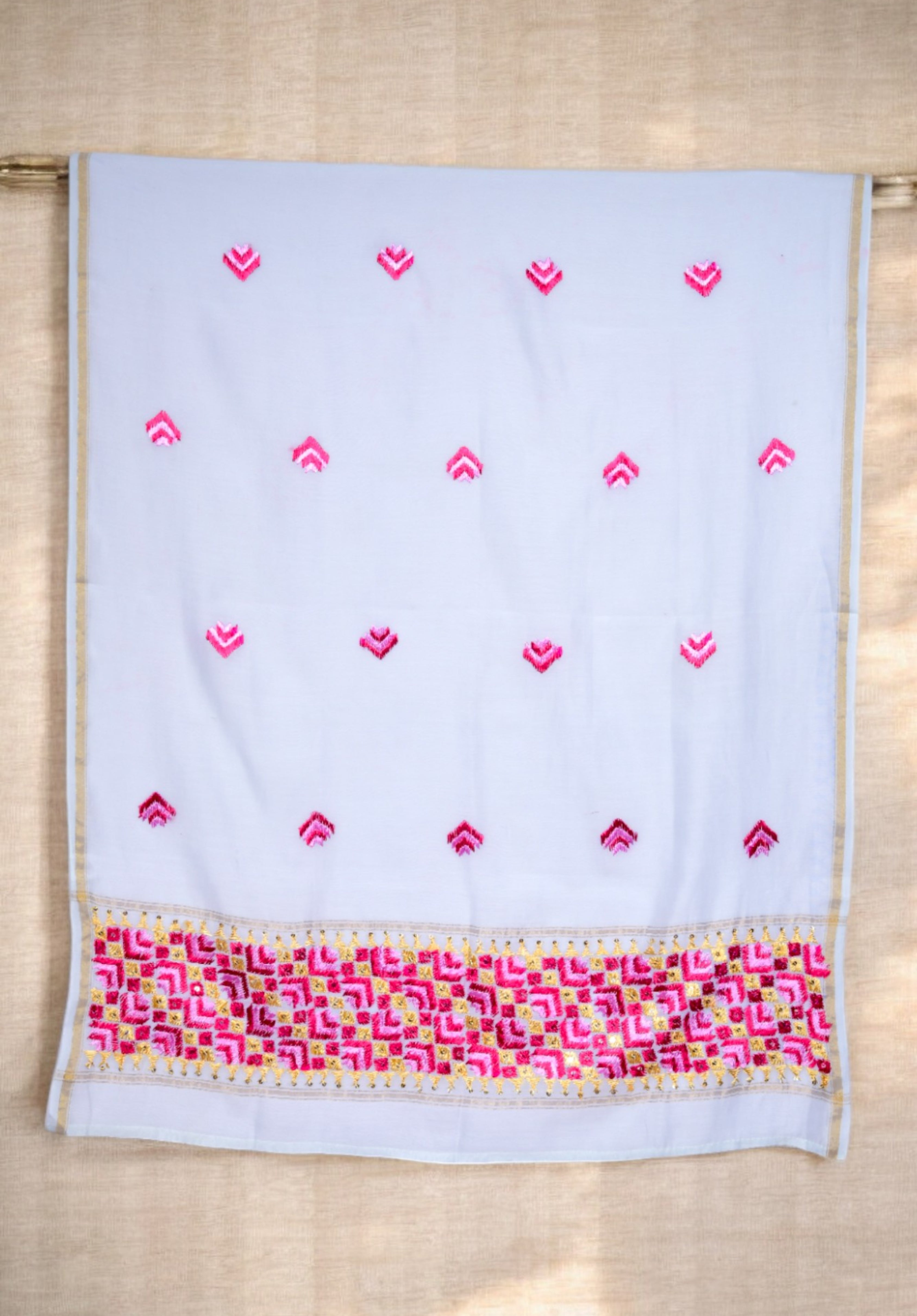 Elegant ethnic dupatta with detailed Phulkari work
