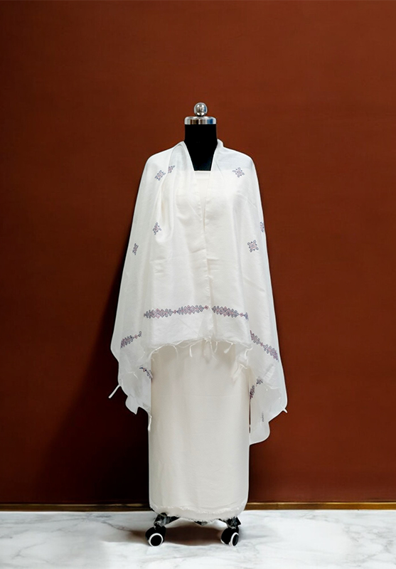 Kasuti dupatta with linear border and scattered motifs