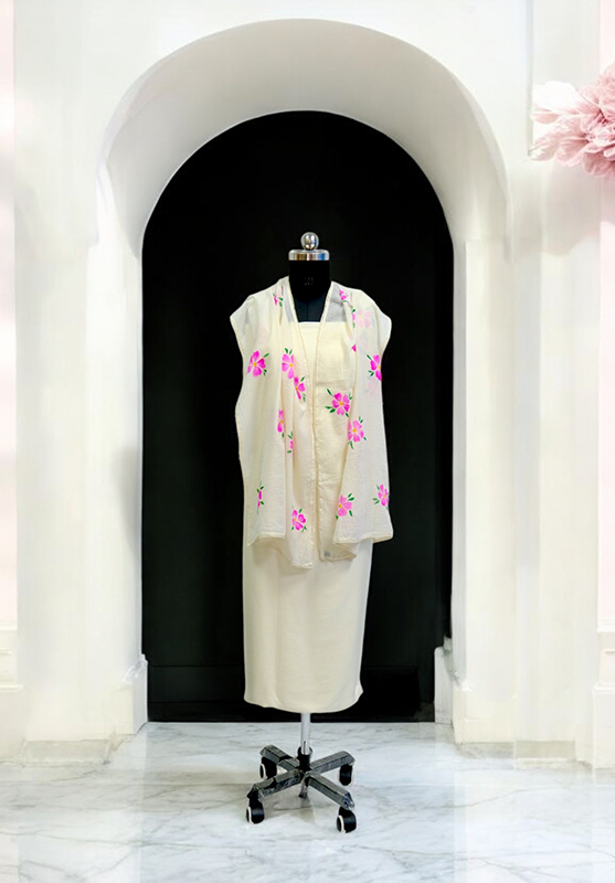 Elegant stole featuring unique painted design