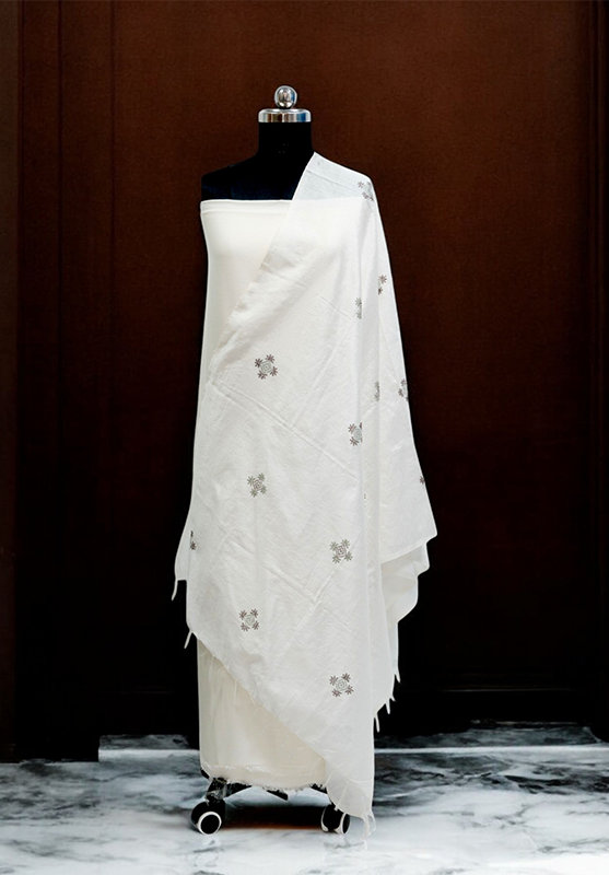 Hand-embroidered Kasuti dupatta for events