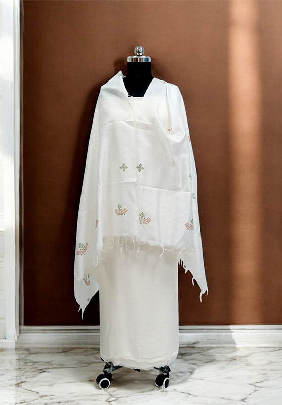 Hand-embroidered Kasuti dupatta design

