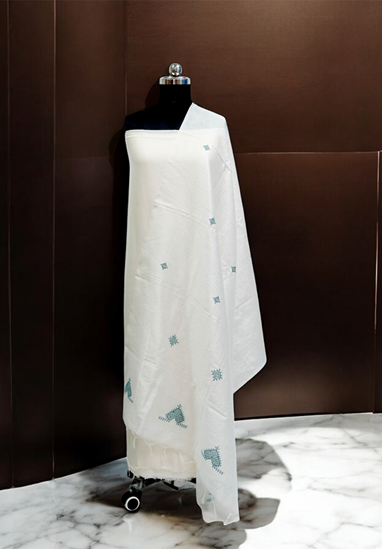 Elegant Kasuti embroidery detail on handcrafted dupatta