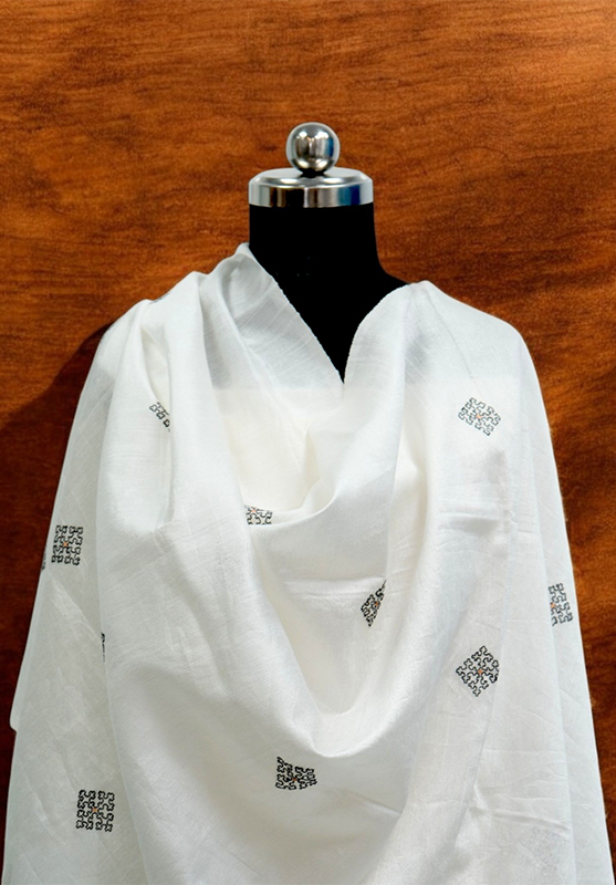 Detailed Kasuti motifs bringing ethnic beauty to life