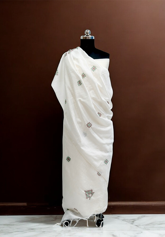 Elegant hand-embroidered Kasuti design on festive dupatta