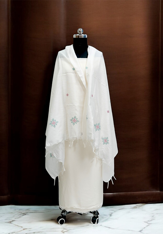 Colorful hand embroidered Kasuti dupatta pattern