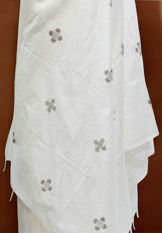 Designer dupatta with detailed Kasuti art