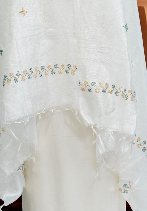 Handcrafted Kasuti dupatta on cotton fabric