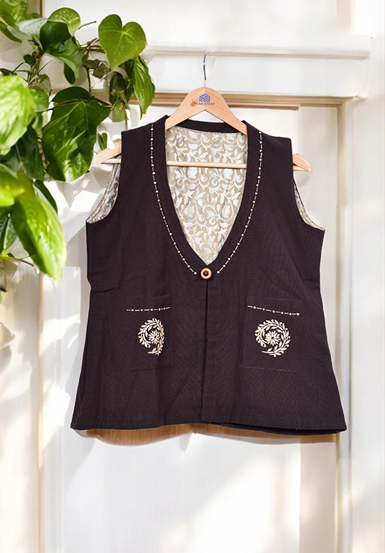 Lightweight cotton wrap with intricate Sanjhi design