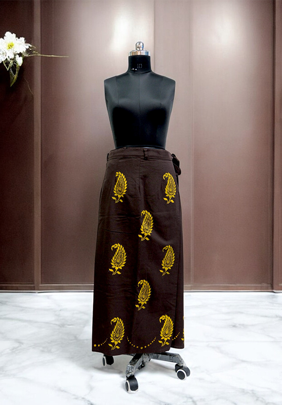 Eco-friendly cotton tote with intricate Sanjhi painting