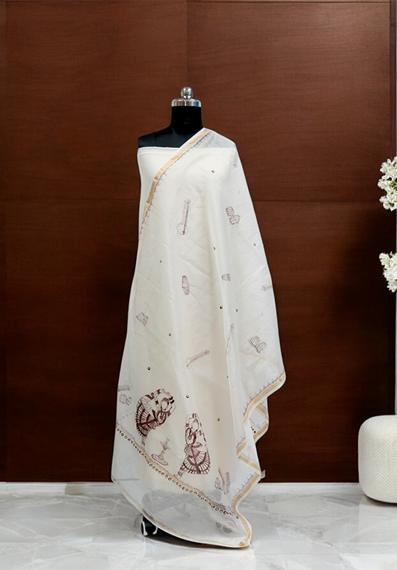 Elegant dupatta featuring hand-painted Worli patterns