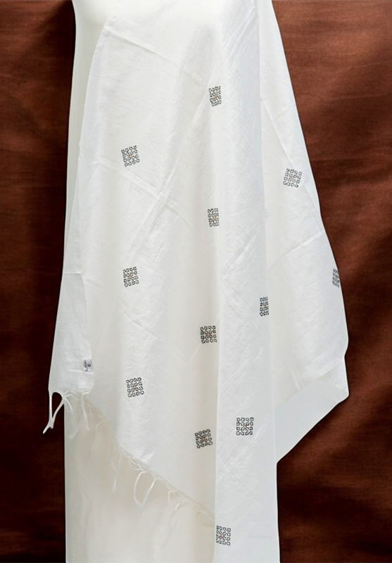 Elegant Kasuti embroidery perfect for festive occasions