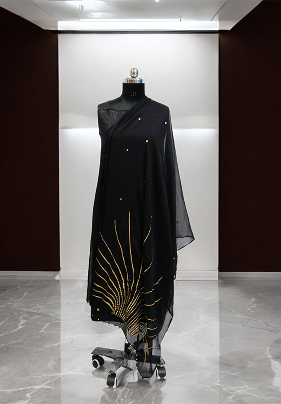 Hand-painted dupatta featuring detailed thread work
