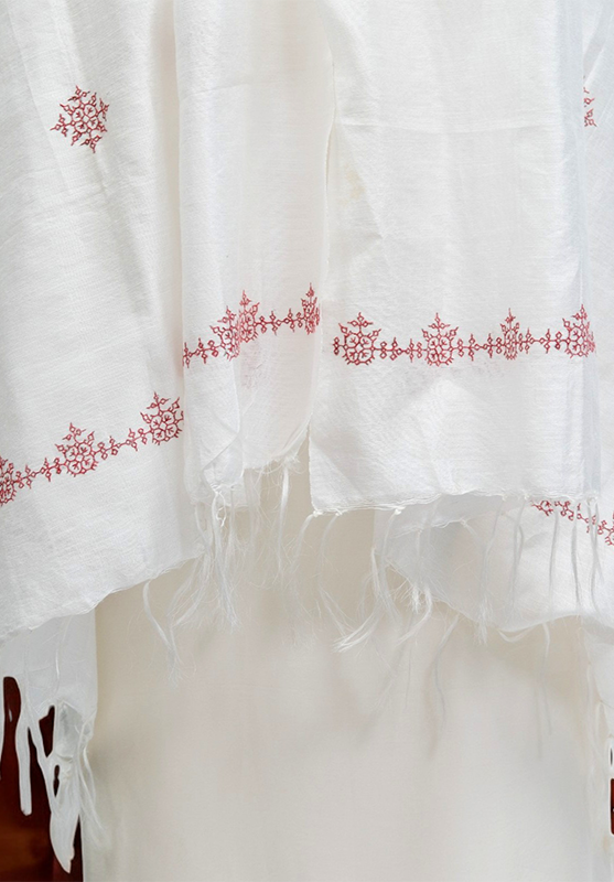 Fine craftsmanship in every Kasuti embroidered motif