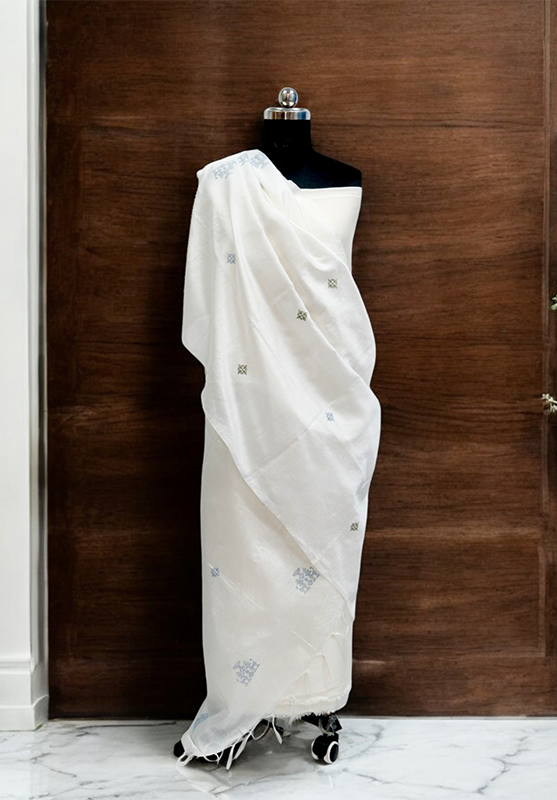 Kasuti dupatta with intricate embroidery