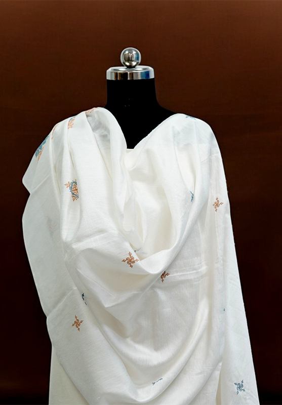 Handcrafted Kasuti dupatta with fine detailing