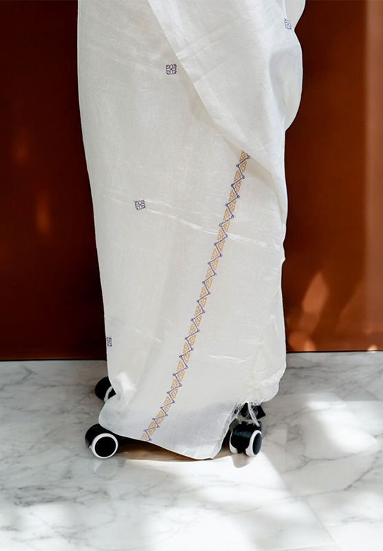 Close-up of intricate Kasuti hand embroidery on dupatta