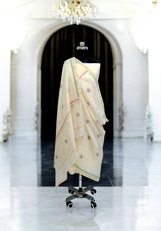 Folded view of off-white Kasuti dupatta showing hand embroidery and border