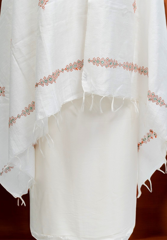 Folded white Kasuti dupatta with hand embroidery