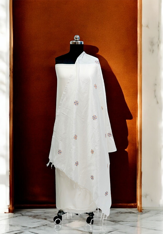 White dupatta with hand embroidered Kasuti work – front view